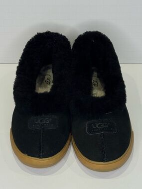UGG Black Rylan Slippers Women's Size 7 Leather Sheepskin Winter Cozy